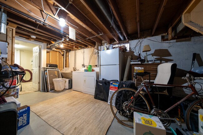 Building Photo - 3235 S 39th Ave