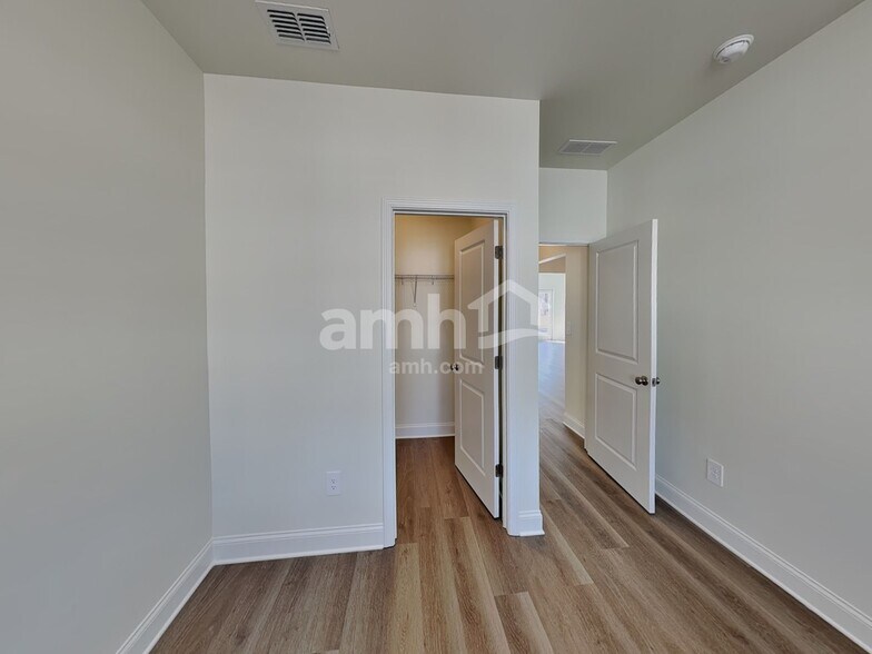 Building Photo - 3505 Shane Hill Rd SW