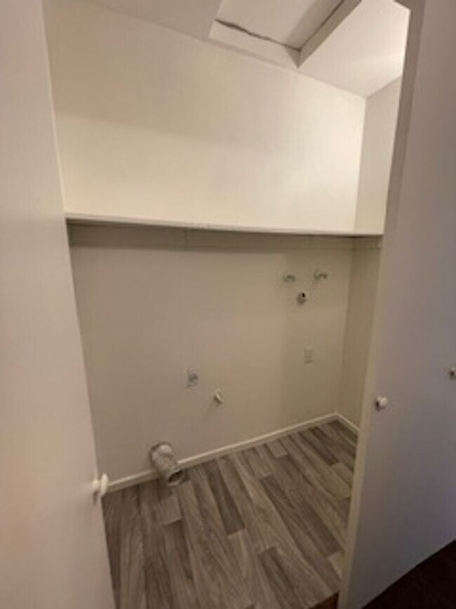 Building Photo - WH4422