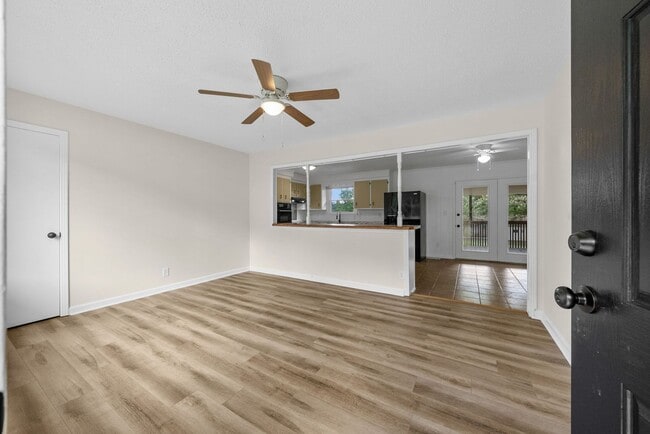 Building Photo - 3 Bedroom Pet Friendly Home For Rent with ...