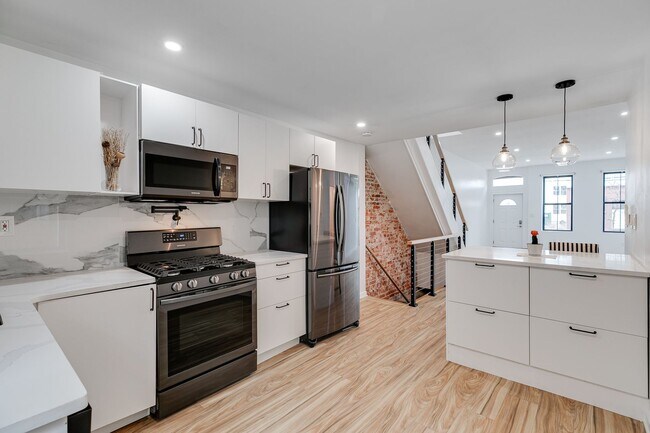 Building Photo - Brand New Modern Apartment Brewerytown