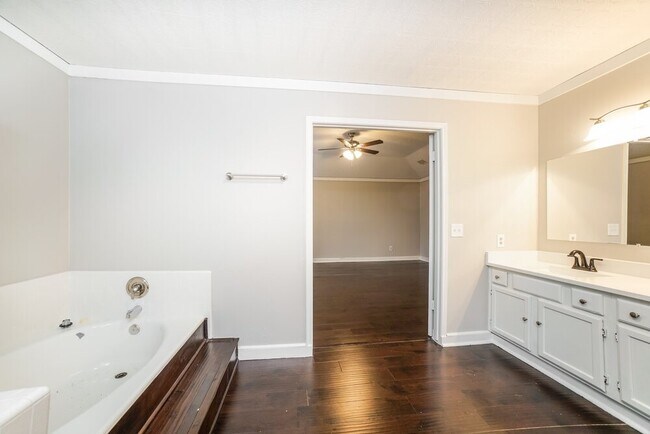 Building Photo - 9934 Totem Trail