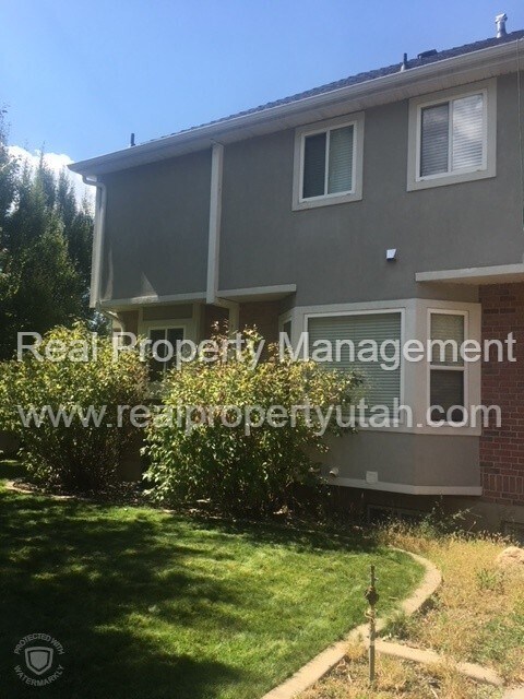 Building Photo - 5 Bedroom Home Centrally Located In Fruit ...