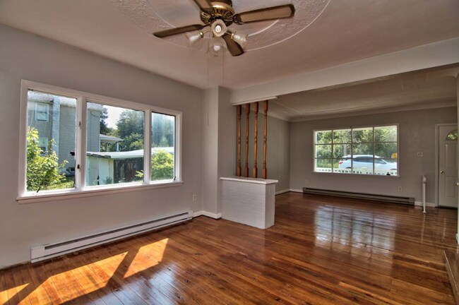 Building Photo - 359 Hanover St