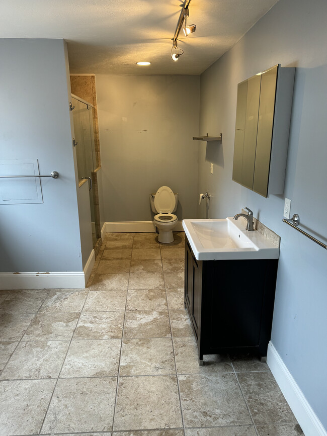 Master Bathroom - 1 - 165 43rd St