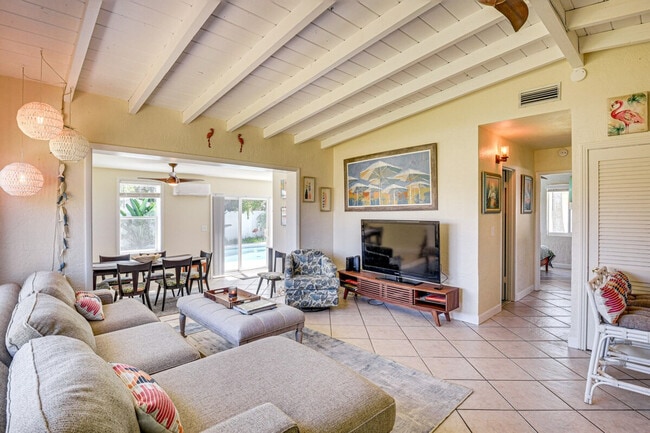 Building Photo - 103 Essex Dr