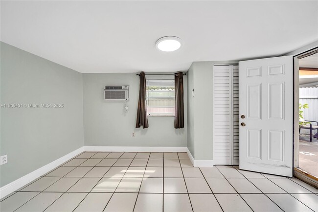 Building Photo - 875 E 29th St