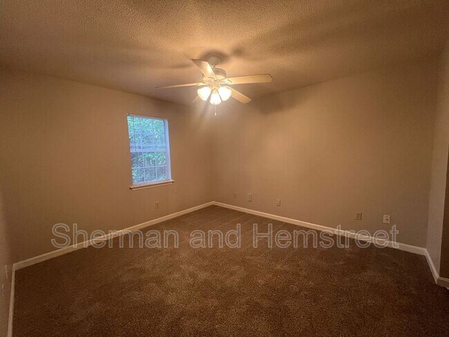 Building Photo - 510 Commons Dr