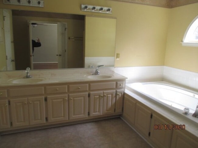 Building Photo - 128 Hedegrow Lane, Yorktown, Va 23692