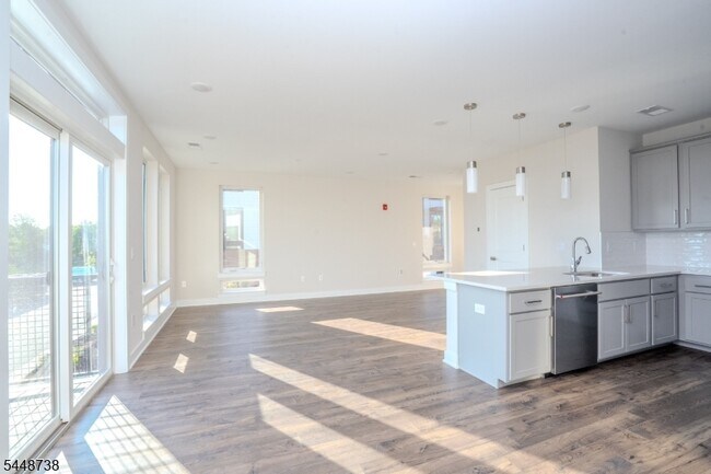 Building Photo - 112 Village Dr