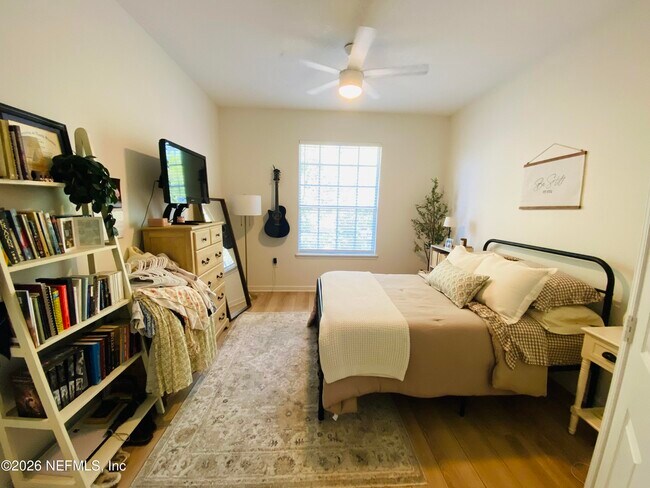 Building Photo - 10550 Baymeadows Rd