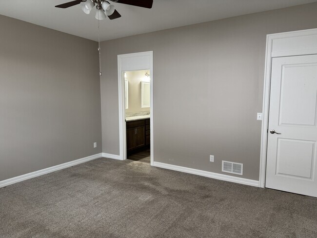 Building Photo - 11616 Willowbrook Rd