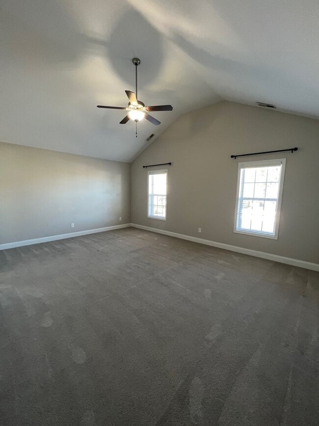 Building Photo - Beautiful 4 Bed, 2.5 Bath Westgate Home