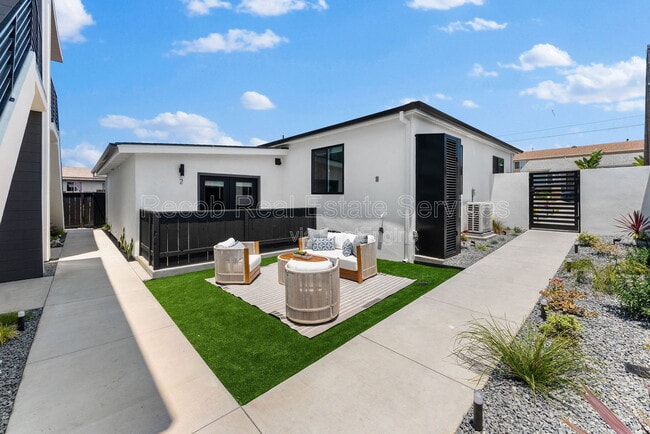 Building Photo - 2722 Nye St