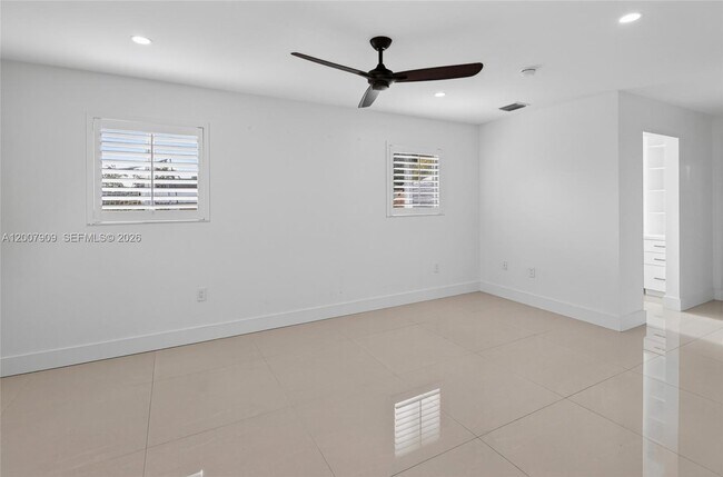 Building Photo - 4865 SW 94th Ave