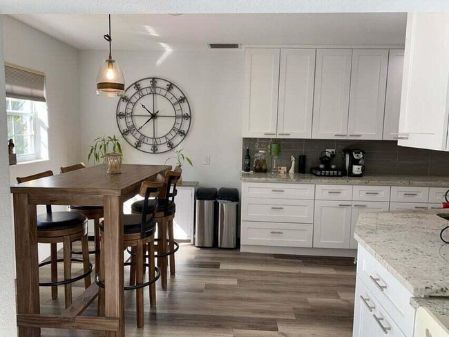 Building Photo - 3230 Aqua Vista Dr