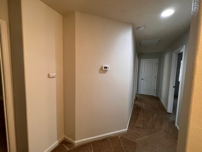 Building Photo - 415 Hetherington Cir