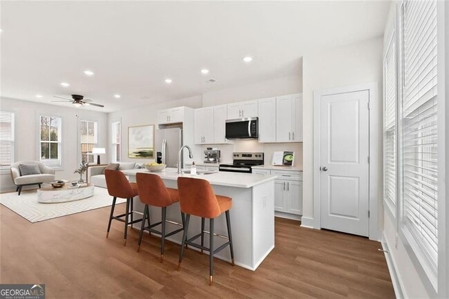 Building Photo - 195 W Lake Ave NW