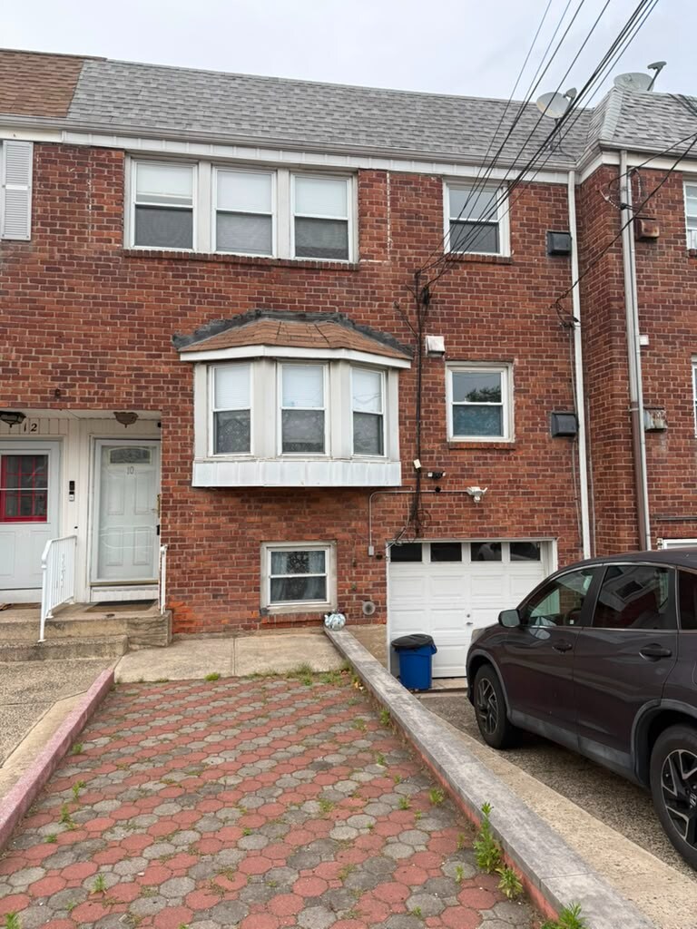Building Photo - 10 Briarwood Rd