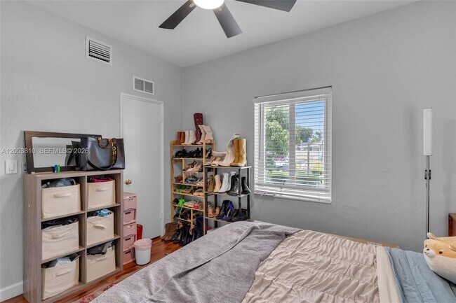 Building Photo - 3151 NW Flagler Terrace