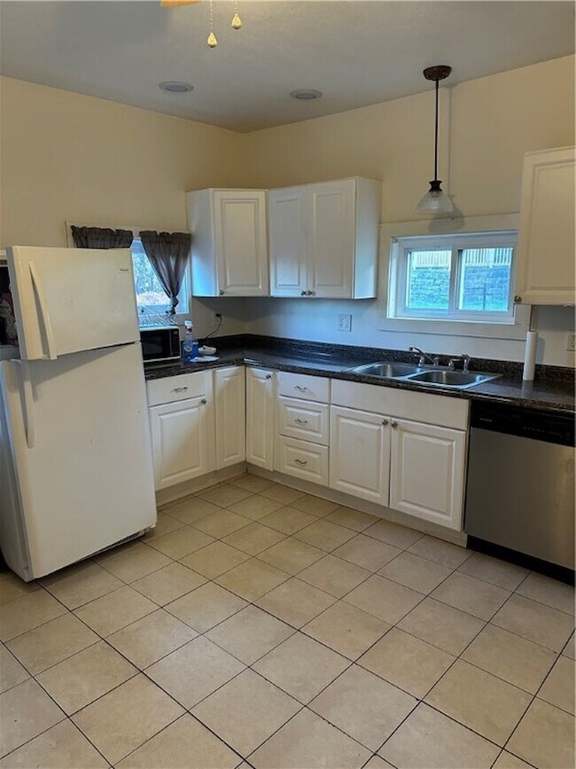 Building Photo - 415 Fairview Ave