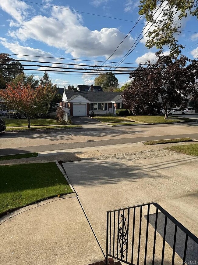 Building Photo - 111 Piccadilly Downs