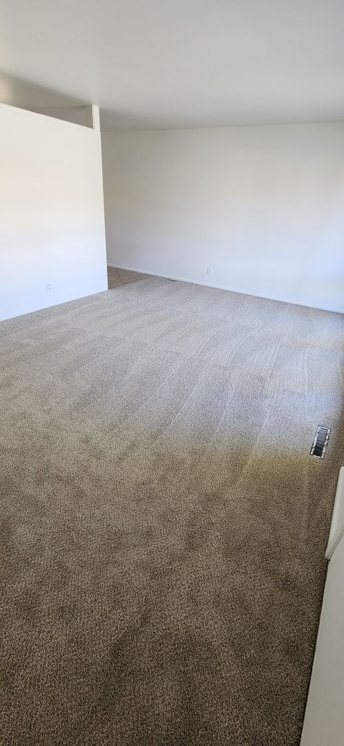 Building Photo - Beautiful Updated 4 Bedroom Home with Larg...