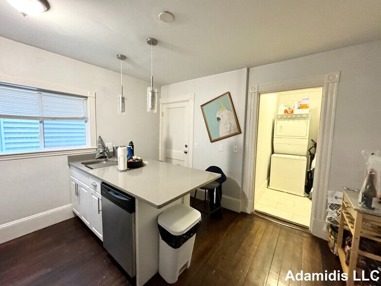 Building Photo - 32 Rawson St