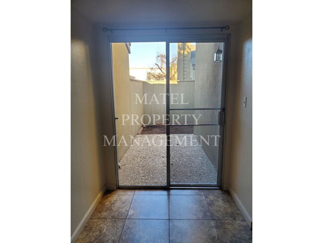 Building Photo - FLO1313