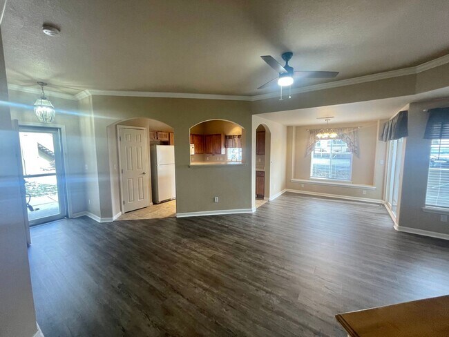 Primary Photo - Discover Your Dream Lifestyle: Luxury Cond...