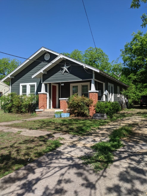 Building Photo - 885 W Long