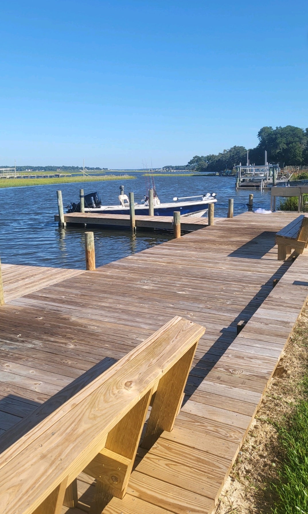 Day dock and bench seating - 109 Cedar Ln
