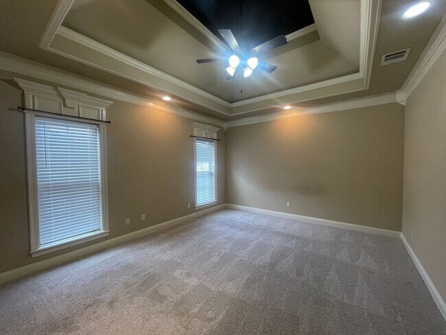 Building Photo - North Bossier Beauty in Tiburon Subdivision