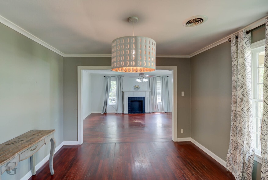 Building Photo - 316 Elmwood Cir