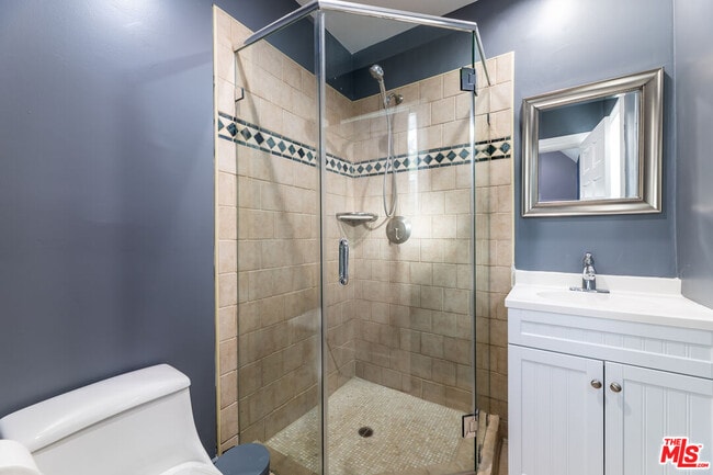 Building Photo - 1112 S Highland Ave