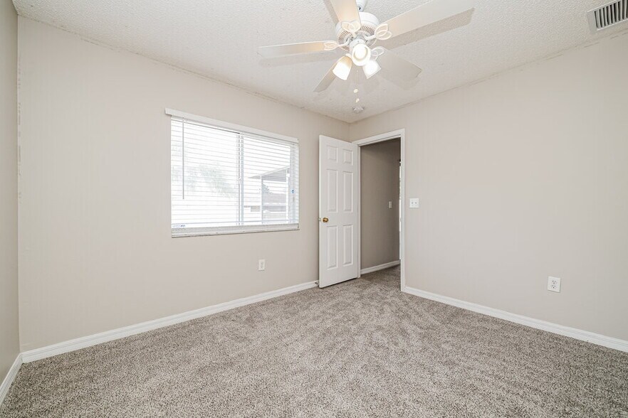 Building Photo - 11025 Whittney Chase Dr