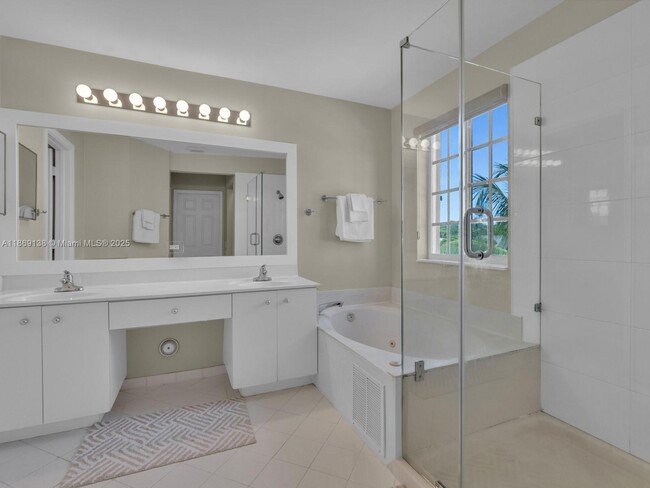 Building Photo - 4400 Fox Ridge Dr