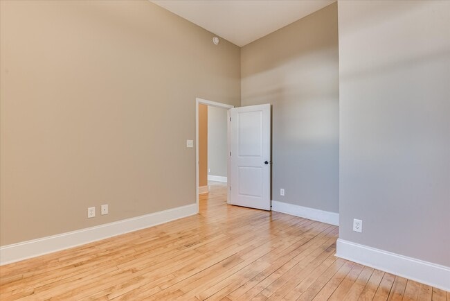 Building Photo - 936 Broad St