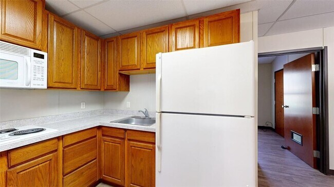 Building Photo - 5585 Straub Rd