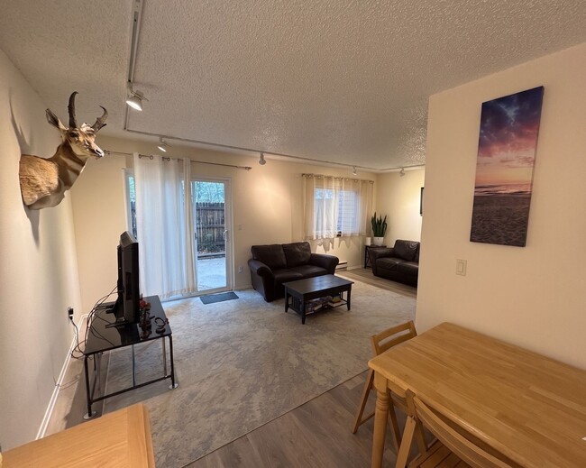 Building Photo - Spacious 3BR Townhome | 50 Yards to Coal Creek Trail!!