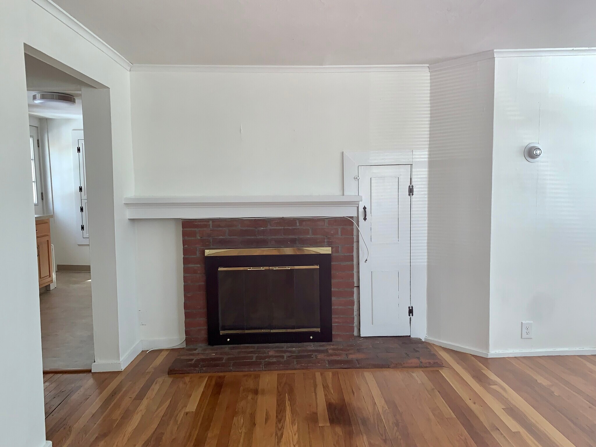 Building Photo - 1490 Farmington Ave