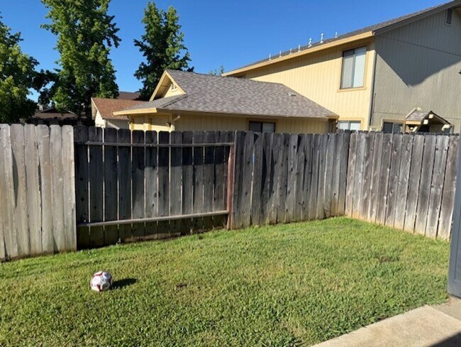 Building Photo - 2556 Sabre Ct