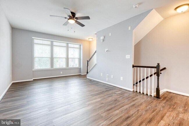 Building Photo - 613 Ravenwood Dr