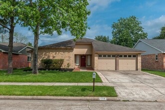 Building Photo - 2318 Colonial Ridge Dr