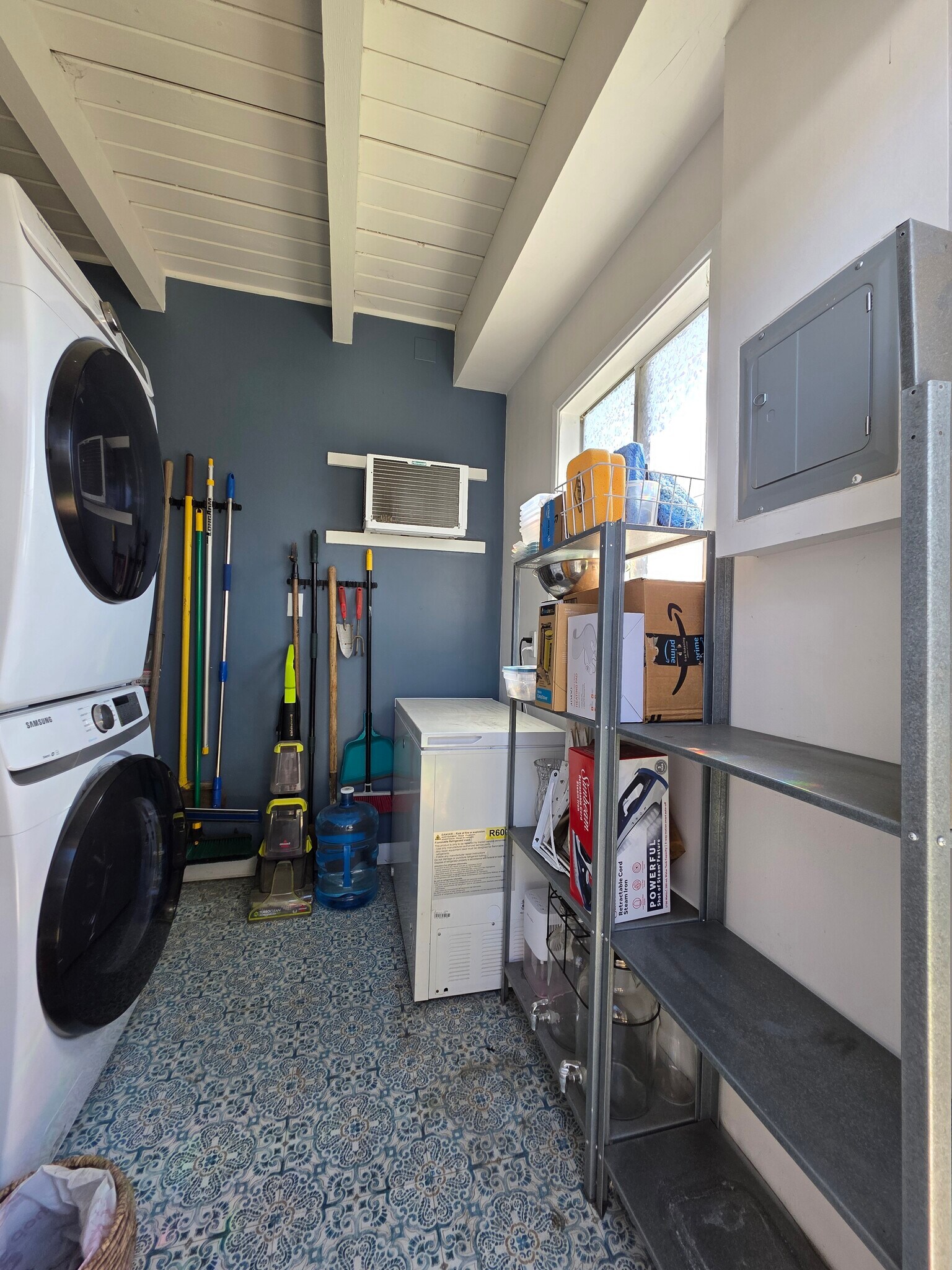 Shared laundry with couple in the Little House. - 456 E Indian Rock Rd