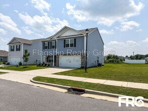 Building Photo - 302 Ivory Ln