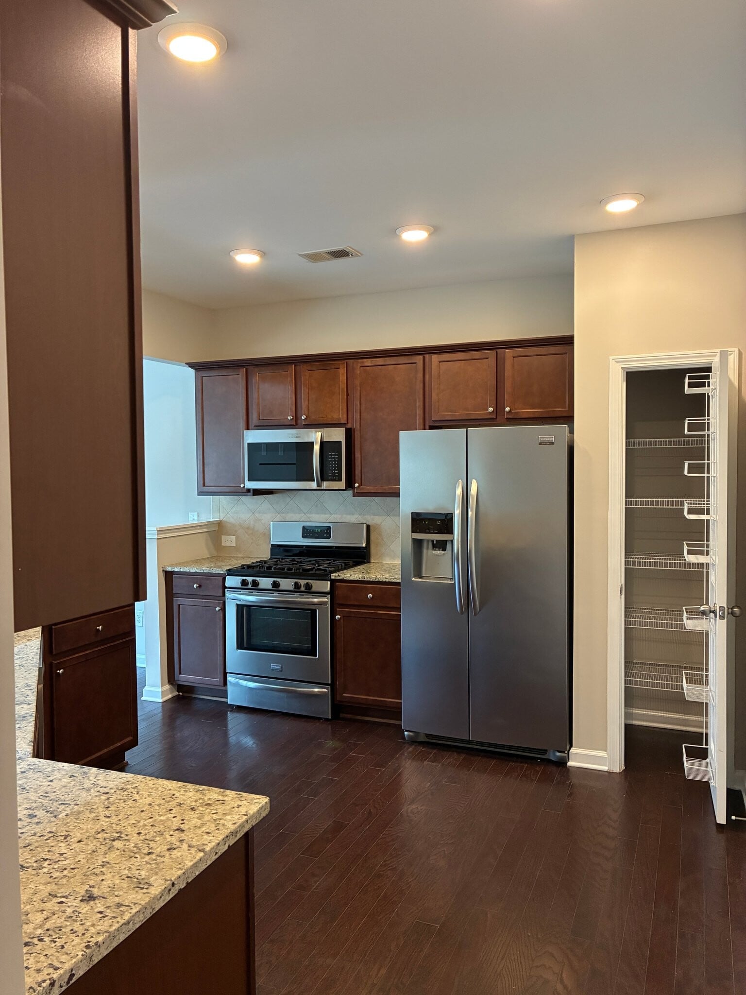 Building Photo - 1335 Hampton Oaks Dr