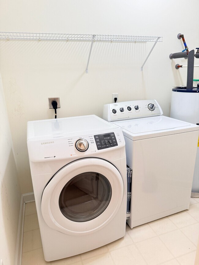 Building Photo - 1371 Hopton Cir