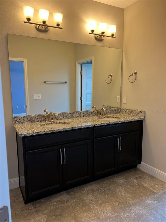 Building Photo - 2924 Lobelia Dr
