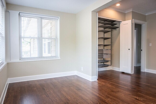 Building Photo - 49SW1109